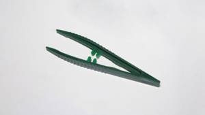 Green Plastic Disposable Tweezers – 4.5in (11.4cm) Non-Sterile Medical Forceps – Pack of 10