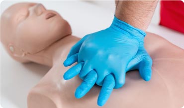 Performing CPR on manikin