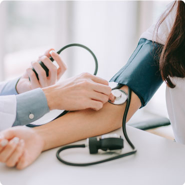 Doctor testing a patients blood pressure with a sphygmomanometer